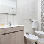Blife Salinya Private House *